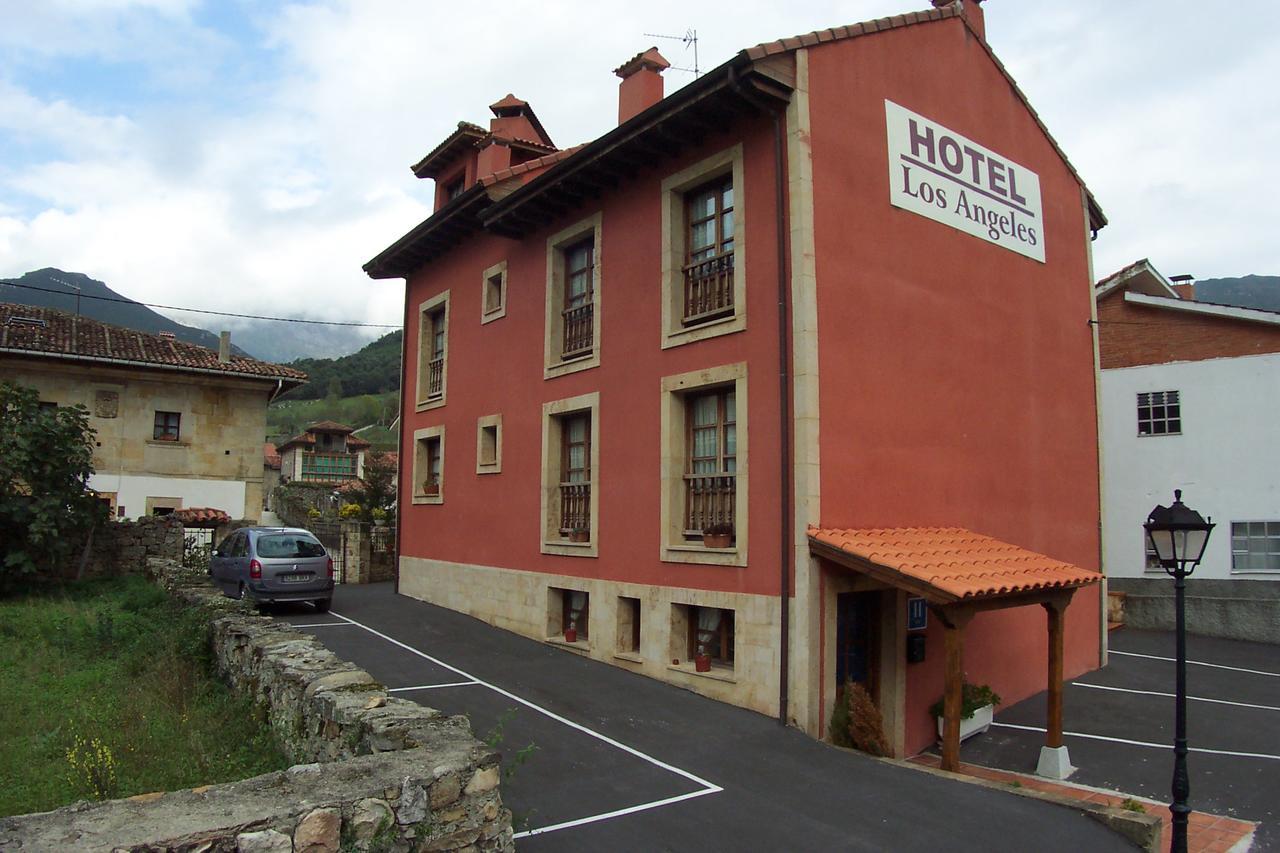 Hotel Los Ángeles Arenas De Cabrales Exterior foto